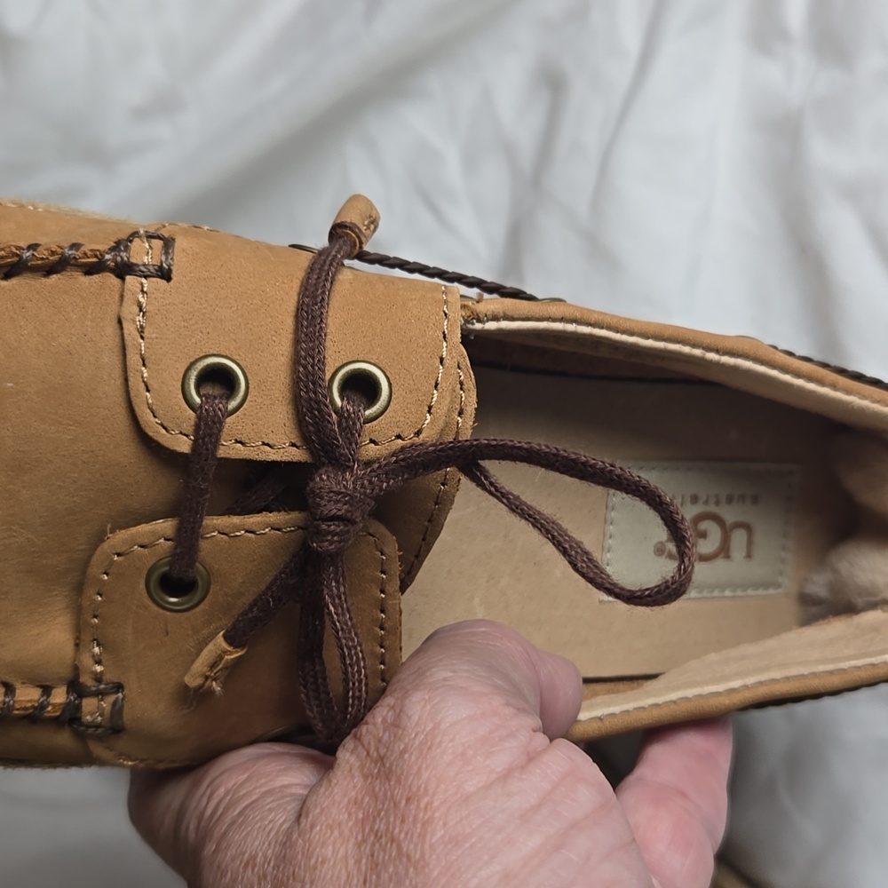 UGG TYLIN 6 NWOB DECK SHOE Chestnut Nubuck Leather Lamb Fur Lined Boat Classic - Picture 11 of 16
